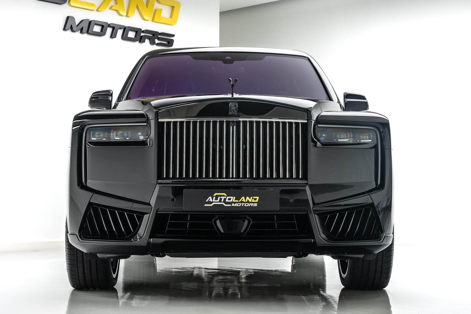 2025 ROLLS ROYCE CULLINAN BLACK BADGE. BESPOKE SOUND SYSTEM. VIP REAR SEATS. MAIN DEALER WARRANTY